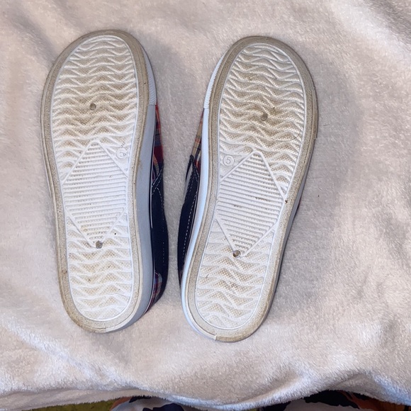 Shoes - Picture 5 of 5